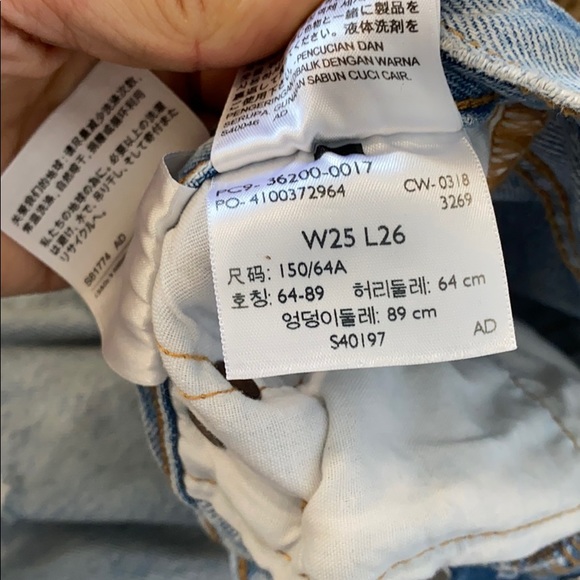 Distressed Levi jeans - Picture 3 of 4